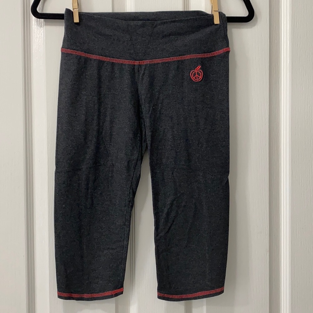 Green apple brand Capri yoga pants sz small